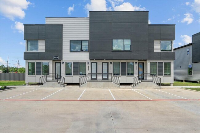 Building Photo - 3522 Center St Unit A Rental