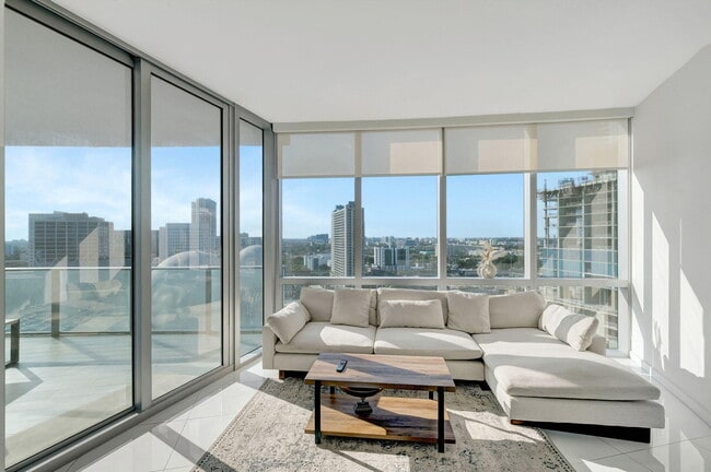 Photo - 851 NE 1st Ave Unidad 1604