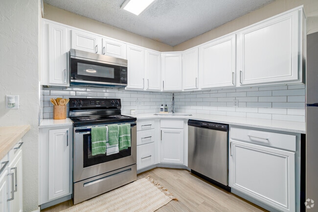 2BR, 1BA - 850SF - Kitchen