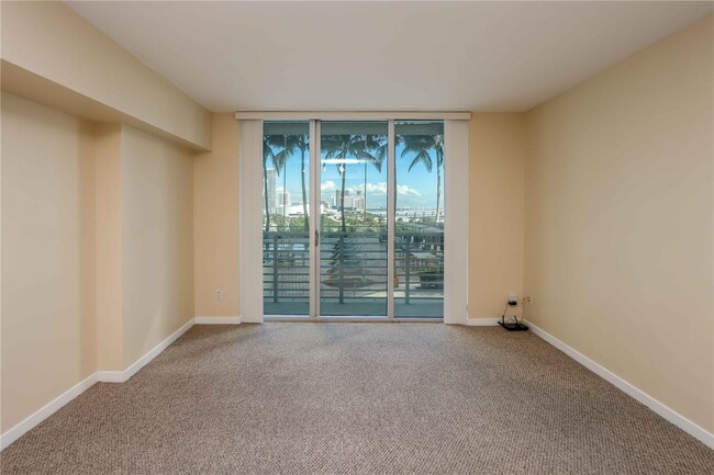 Building Photo - 325 S Biscayne Blvd Unit 2820