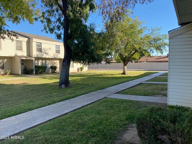 Building Photo - 6617 S Granada Dr