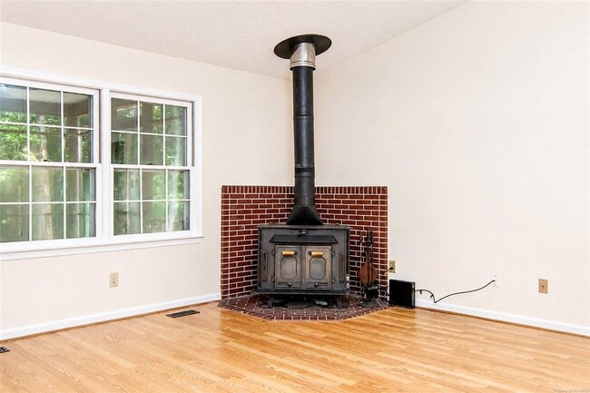 Photo - 100 Penn Dr