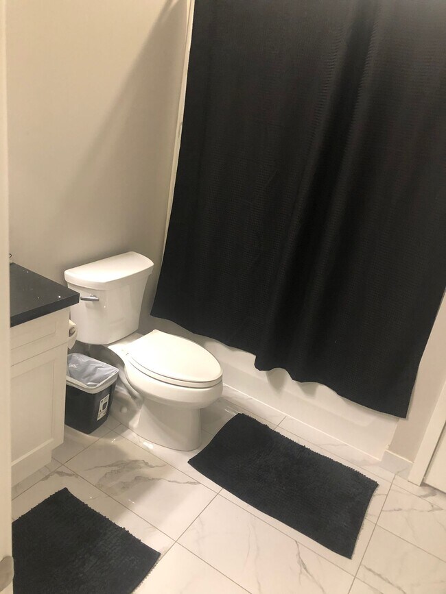 Photo - 690 King St W Unit 105