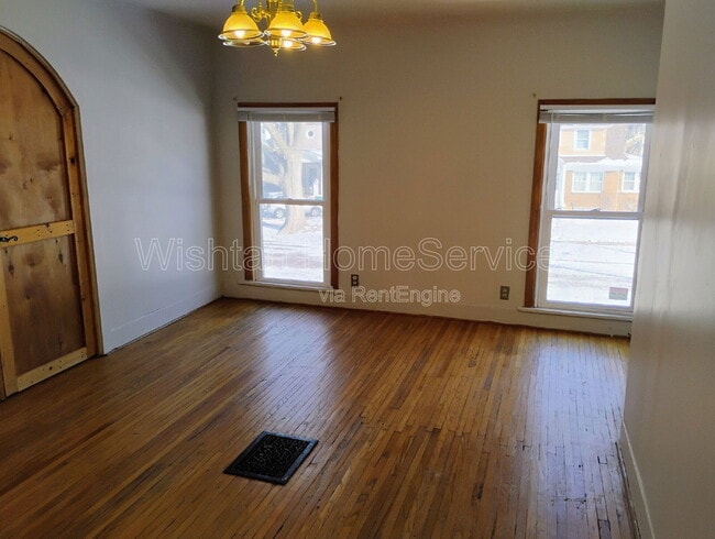 Building Photo - 1086 N Cedar St Unit 2