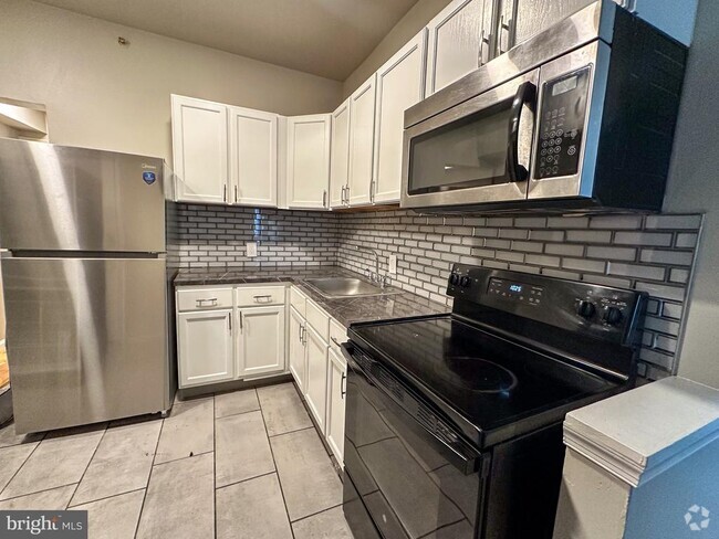 Building Photo - 1615 W Westmoreland St Rental