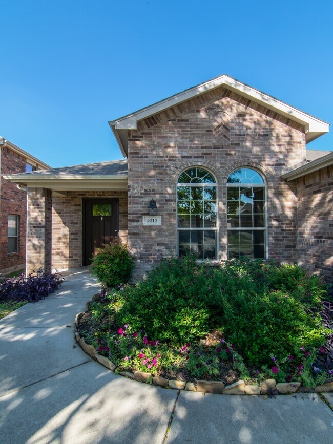 Photo - 5212 Blackwood Dr