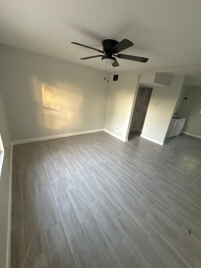 Building Photo - 2705 20th Ave N