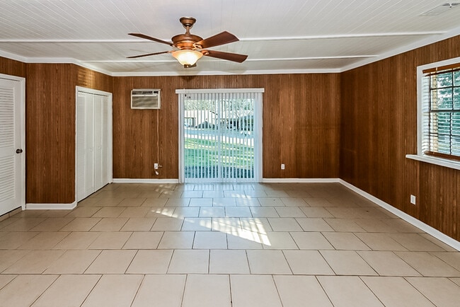 Photo - 4000 Sandra Ln