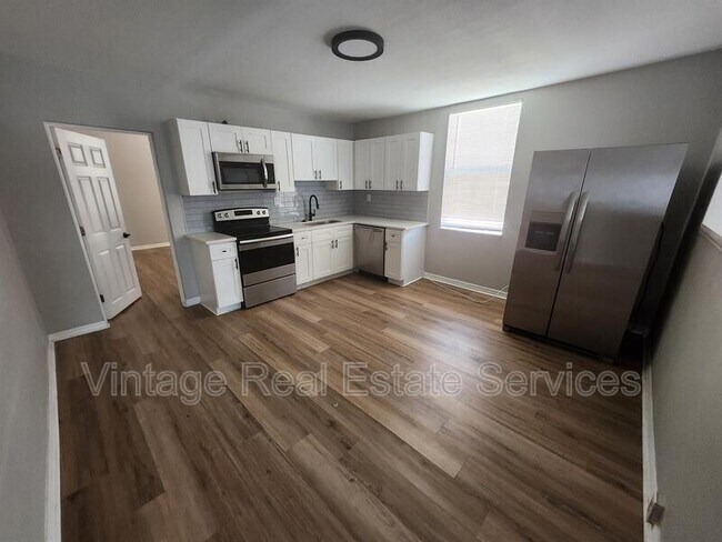 Photo - 2406 E Clark St Unidad #B