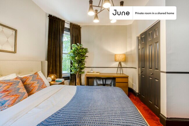 Room in Shared 4 bed/2 bath home in Columbia Heights