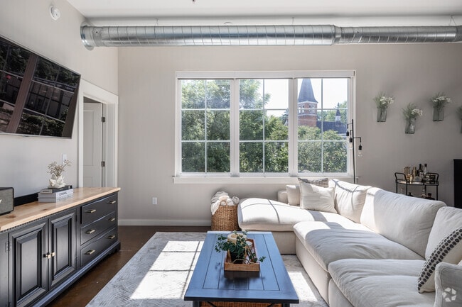 1BR, 1BA - 756SF - Living Room