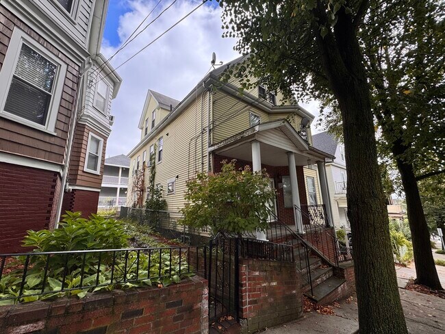 Building Photo - 11 Columbus Ave Unit GARDEN