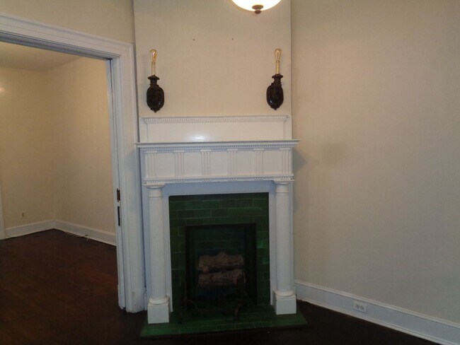 Photo - 3403 Bank St