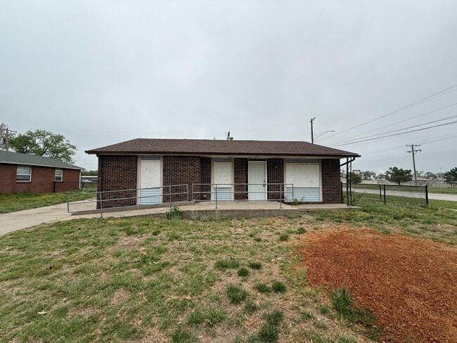 Building Photo - 1620 E Catalina St