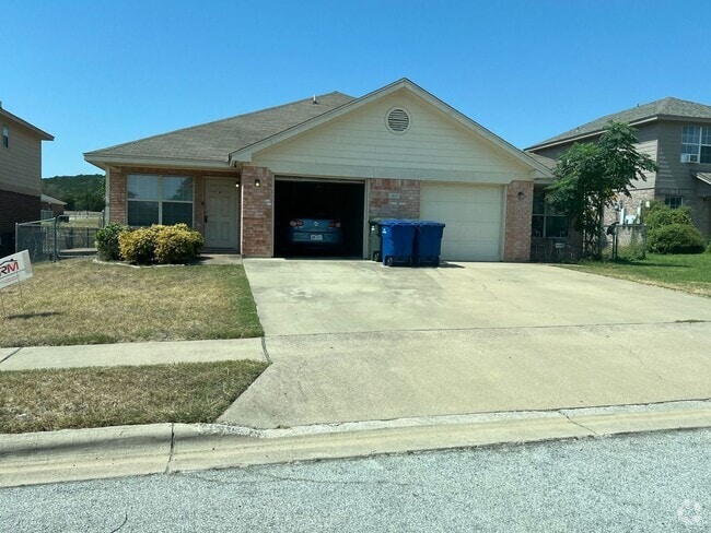 Building Photo - 3107 Yaupon Rd Unit 3107-A Yaupon Rd, CC Rental