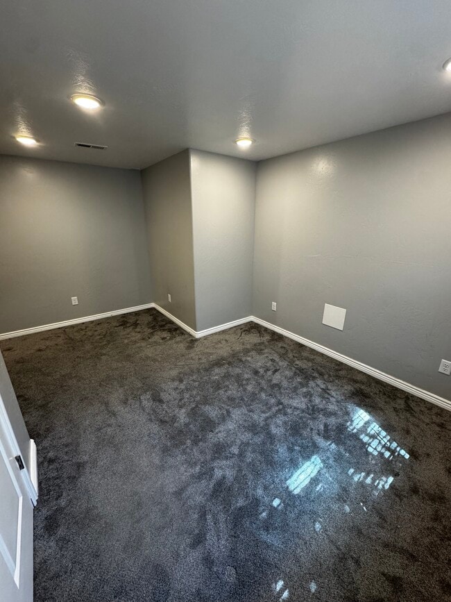 Photo - 43 E Argyle Way