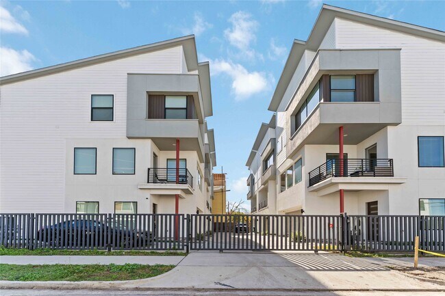 Photo - 3410 Baer St