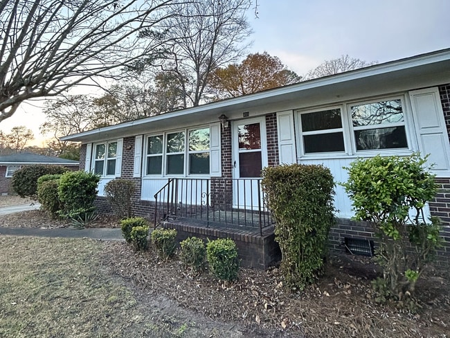 Building Photo - 408 Lynette Dr