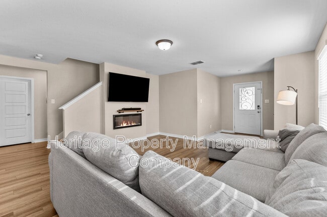 Photo - 1915 Overlook Knoll