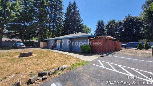 Building Photo - Remodeled 1BD I 1BA Apartment - Sandy Unit 9