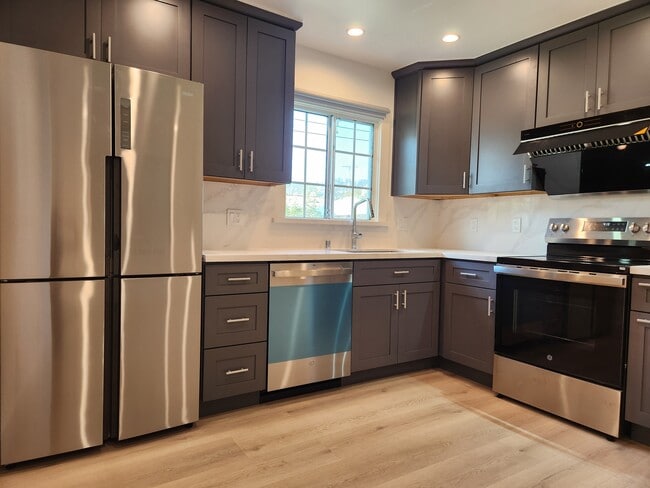 Photo - 530 Richmond St