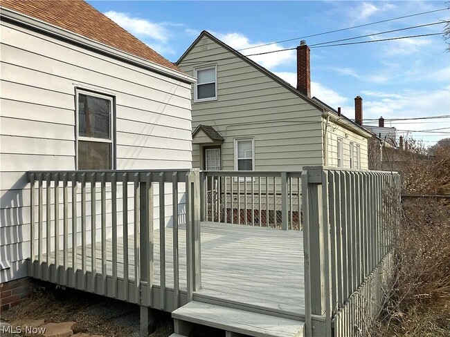 Photo - 364 E 330th St