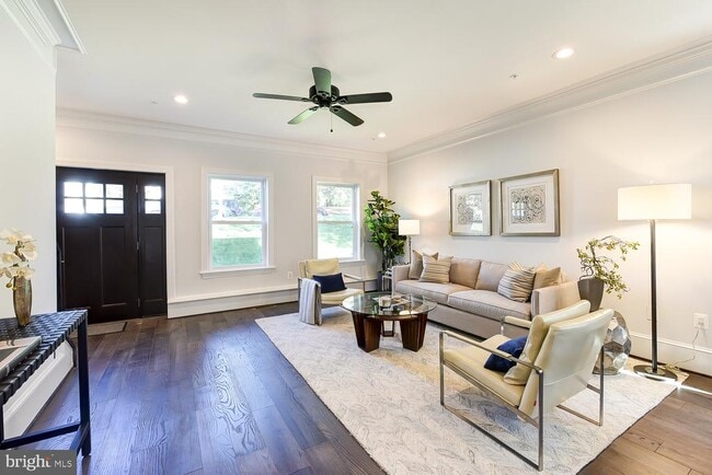 Photo - 5905 Eads St NE