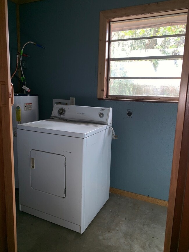 Photo - 3 Bed 1.5 Bath Pet Friendly Home