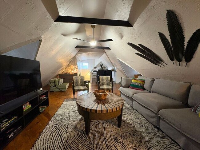 $5,400 | 7 Bedroom, 5 Bathroom Single Family Home | No Pets* | Available for August 1st, 2027 Mov...