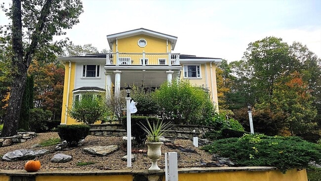 Building Photo - 85 Burlingame Rd Unit 1