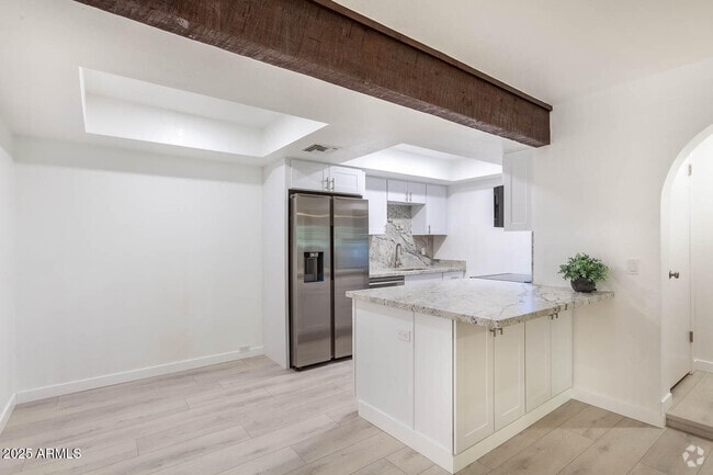 Building Photo - 7557 N Dreamy Draw Dr Unit 150 Rental