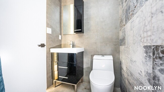 Photo - 18-15 Putnam Ave Unit c3