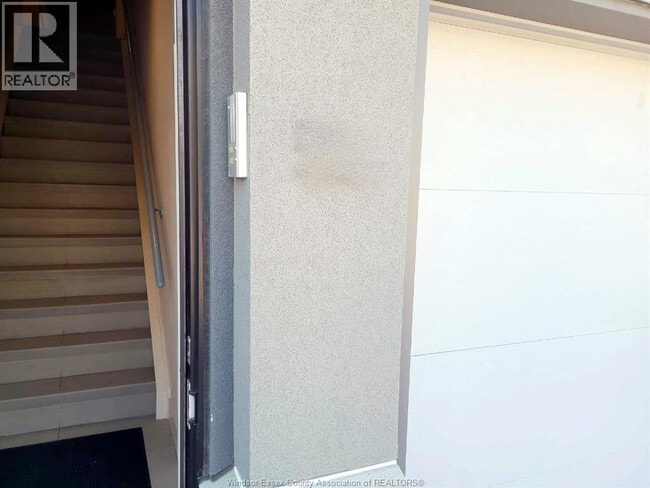 Photo - 550 Sandison St