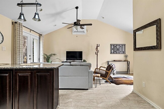 Photo - 75 Pedernales St