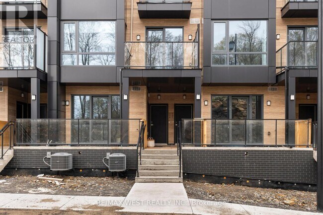 Photo - 119 Town Line Rd W