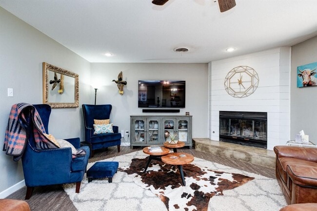 Photo - Pre-Leasing - 3 bed 2 bath