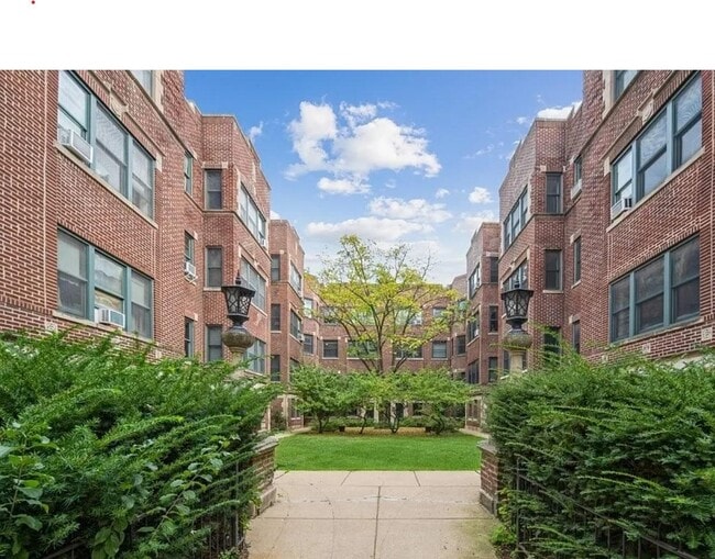 Building Photo - 5551 S Kimbark Ave Unit 17