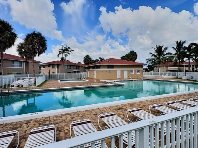 Photo - 889 Twin Lakes Dr Unit 1-J