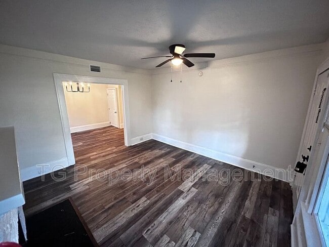 Photo - 2561 Rosselle St