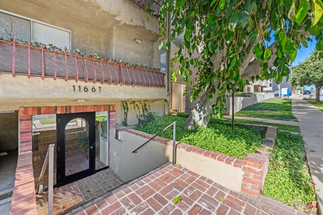 Photo - 11661 Goshen Ave