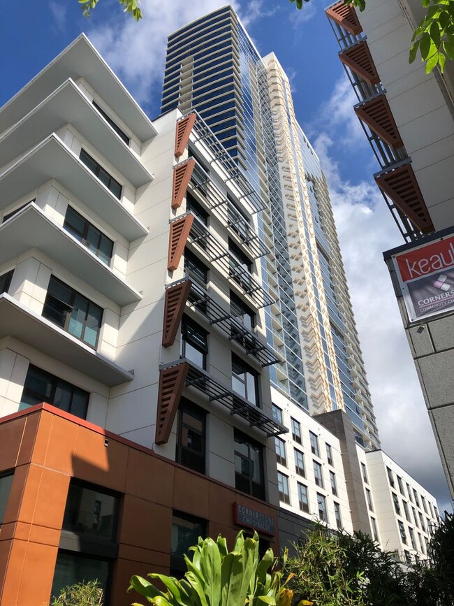 Photo - LUXURY 1/1/1 AT KEAUHOU PLACE, OCEAN/CITY/MOUNTAIN VIEWS