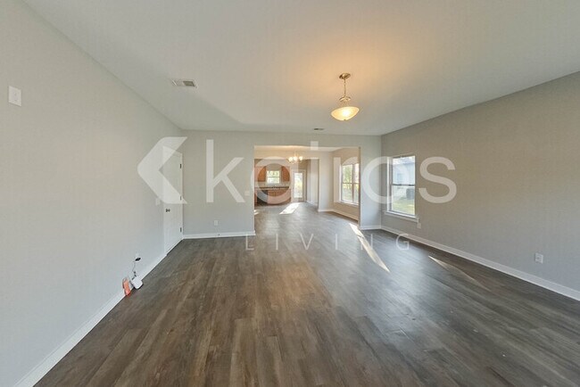 Photo - 314 White Oak Cir