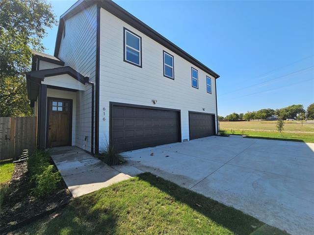 Photo - 616 W Avenue F