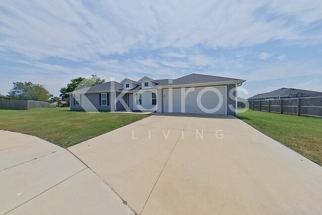 Photo - 202 Fieldstone Cir