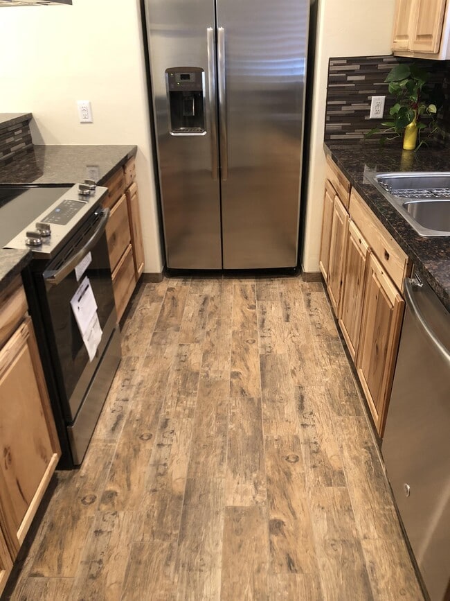 Photo - 824 E 8th St