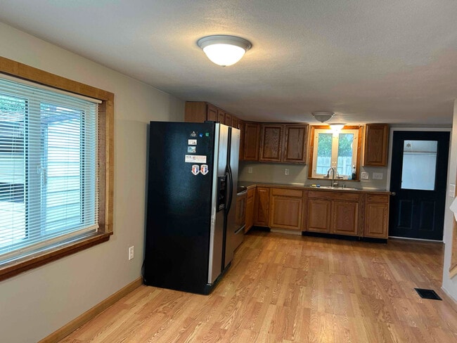 Building Photo - 108 E Albany St