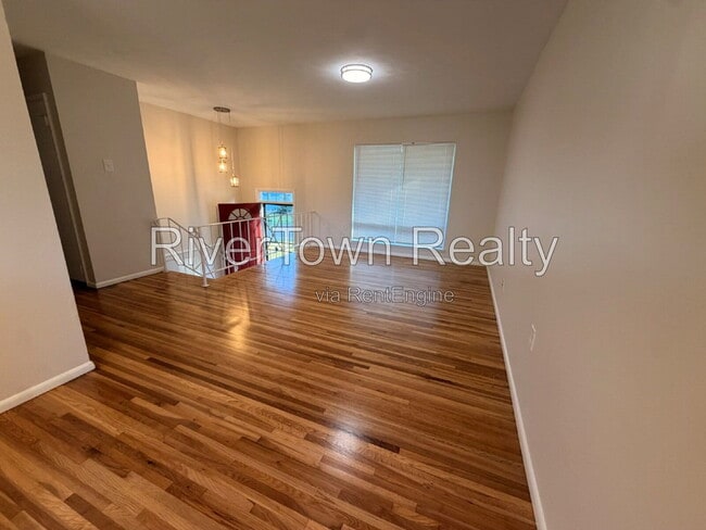 Photo - 1327 Busby Ave