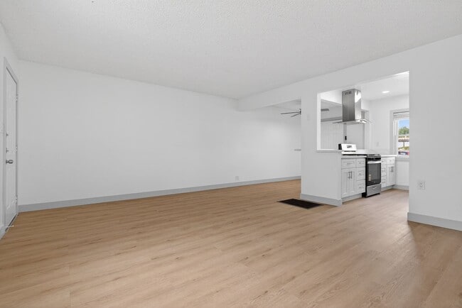 Photo - 933 Alamitos Ave Unidad 03