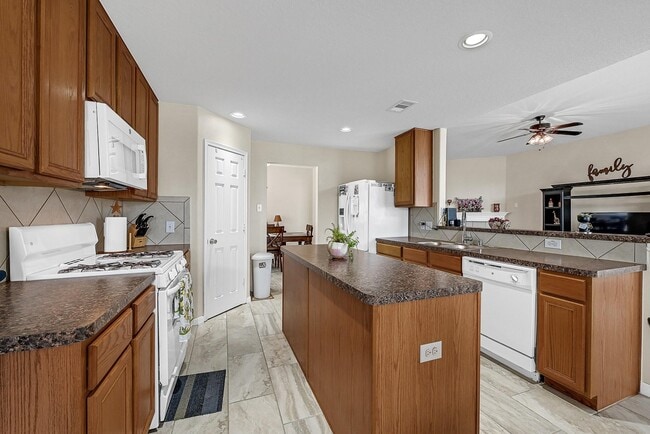 Photo - 9920 Climbing Tree St