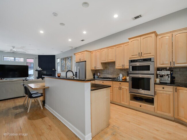 Photo - 1720 W Altgeld St